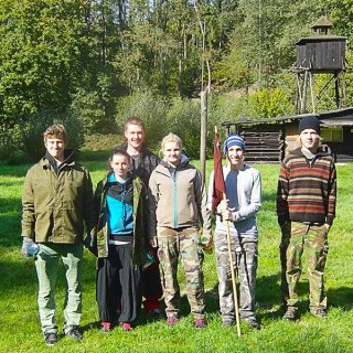 Hnědí: Fekální vůz a dvě lolitky