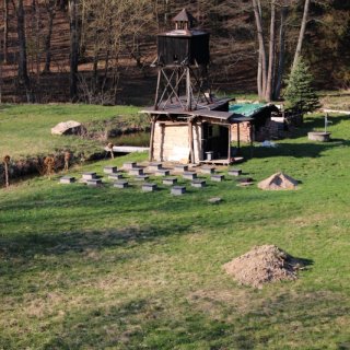 Pracoviště umývárka - patky připravené