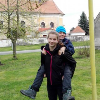Zastávka na hřišti ve Svinčanech