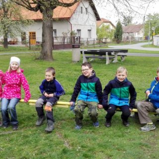 Zastávka na hřišti ve Svinčanech