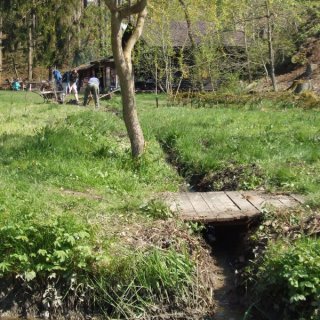 proti proudu se pracuje