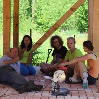 osvěžení s narozeninovými dorty